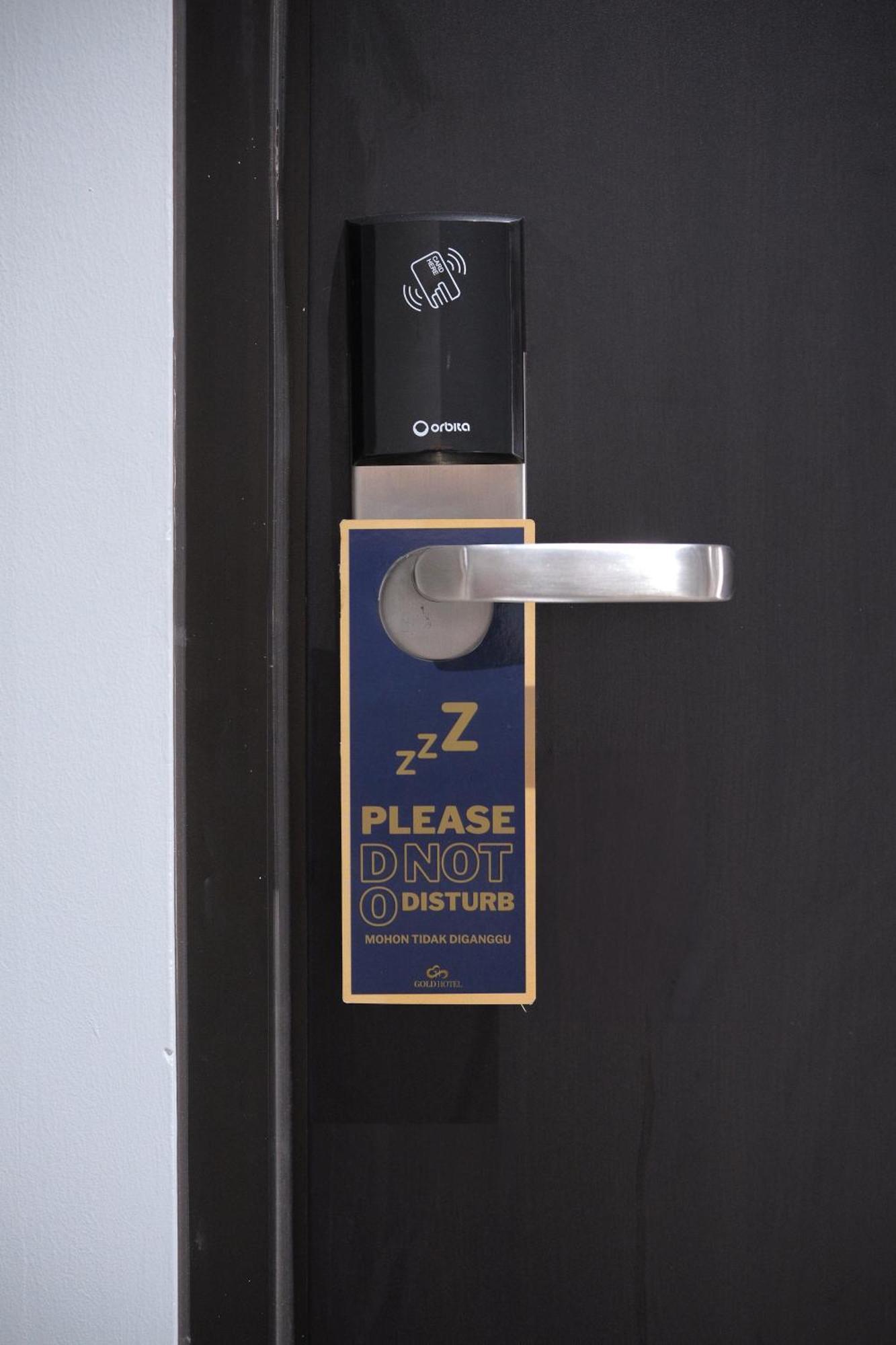Gold Simpang Lima Hotel 2*